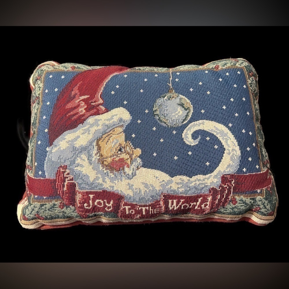 𝅺joy to the World Throw Pillow